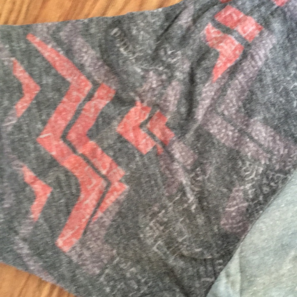 Lularoe Randy t-shirt - Picture 2 of 5